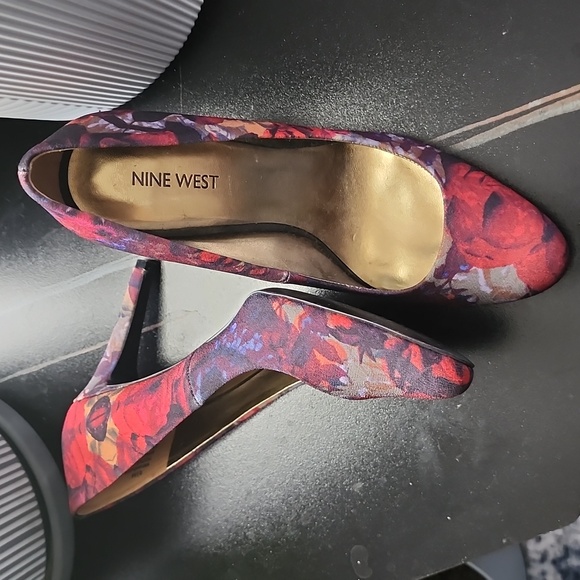 Shoe - Picture 2 of 2